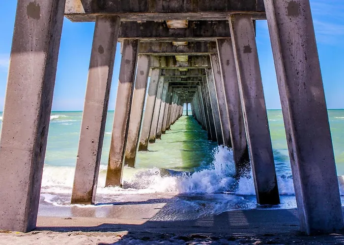 Tropical Villas Of Venice Beach